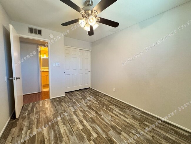 Building Photo - ***MOVE IN SPECIAL: REMODELED 4 BEDROOM HO...