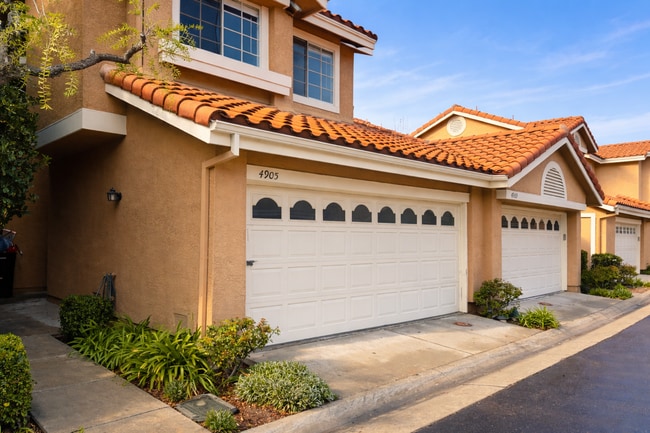 Building Photo - Beautiful 3 bed 2.5 bath home in Oak Park!