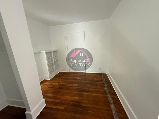 Building Photo - Large one bedroom near ACU