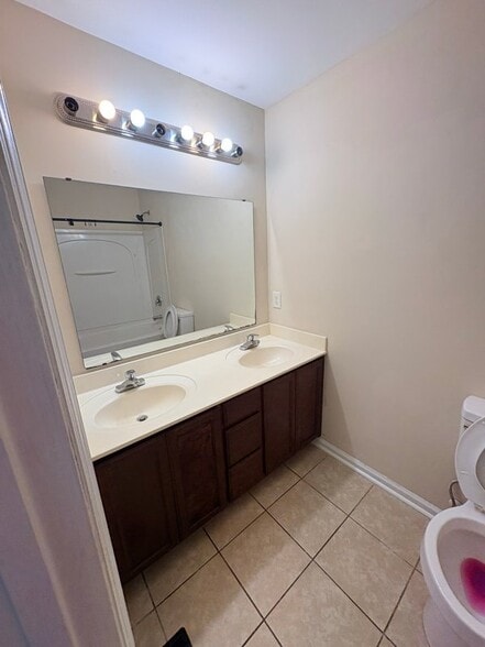 Building Photo - 801 Burcale Rd