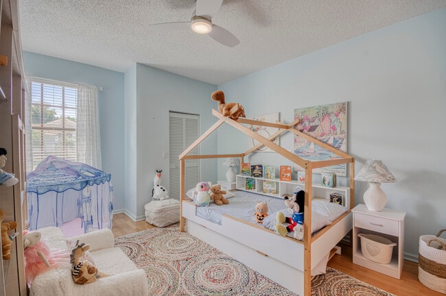 Building Photo - 10080 Dover Carriage Ln