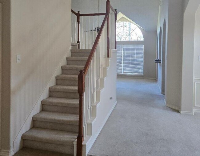 Building Photo - 5719 Candlecreek Dr