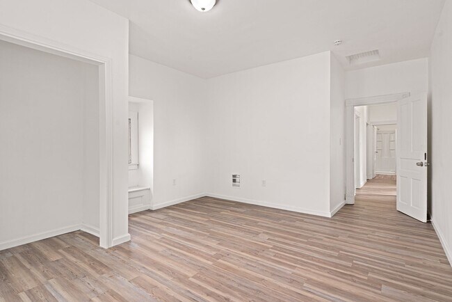 Building Photo - Stunning 4 bedroom home in Perry South available now!