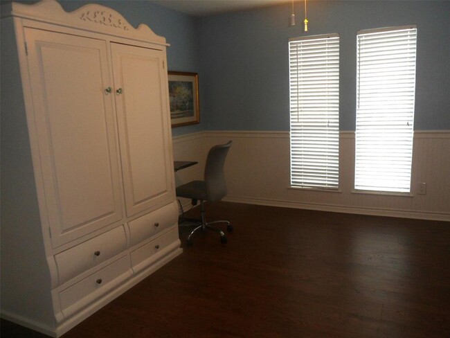 Building Photo - 1104 Redfish St