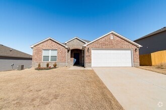 Building Photo - Well-Kept 4-bedroom 2 bath Home in Lowell!...