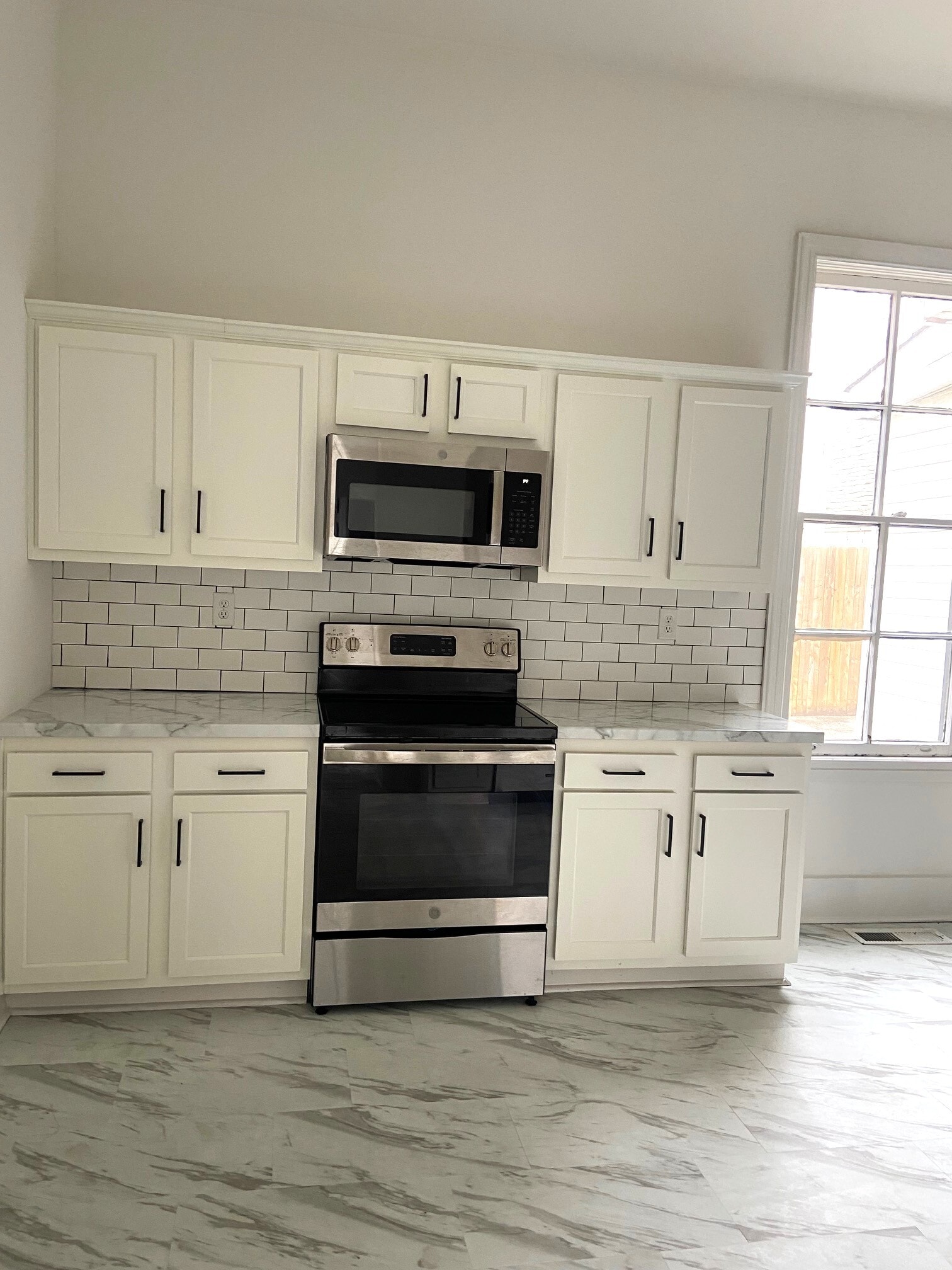 Building Photo - 1716 14th Ave S