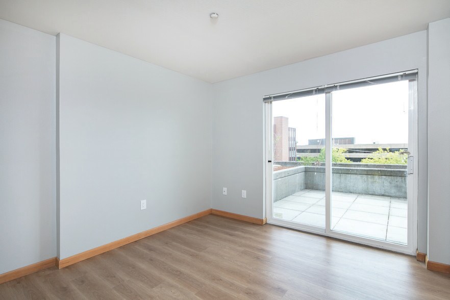 bedroom 1 - 323 W Republican St
