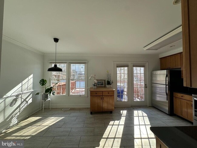 Building Photo - 4713 Columbia Rd