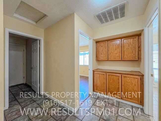 Building Photo - Spacious 4 Bedroom on corner lot