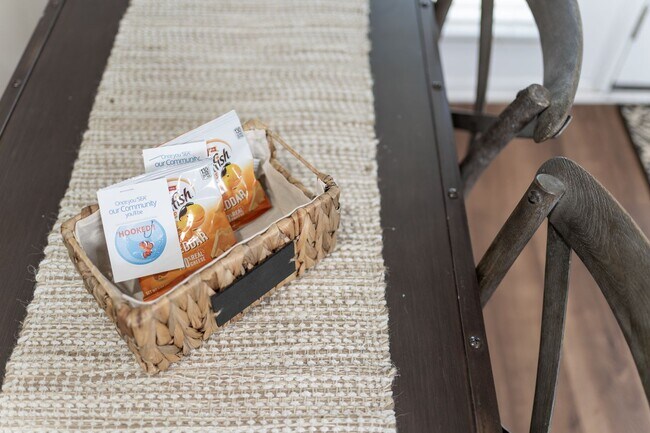 Building Photo - 3 Bedroom Flat, End unit Apartment - Available at Woodlands with $500 deposit. Ask your leasing a...