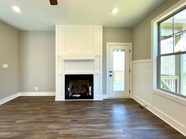 Building Photo - 141 Cottage Ln