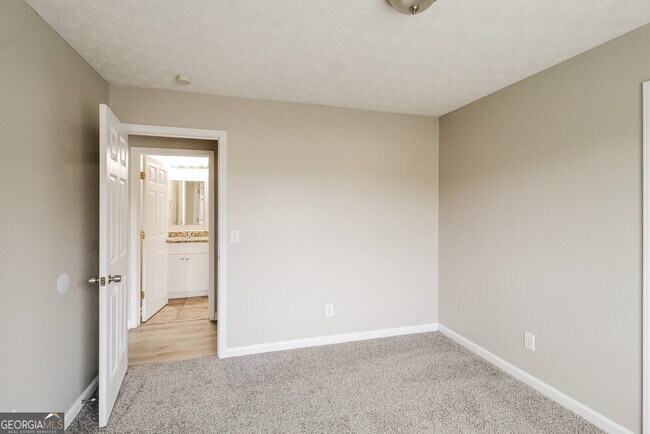 Building Photo - 6165 Leverett Dr