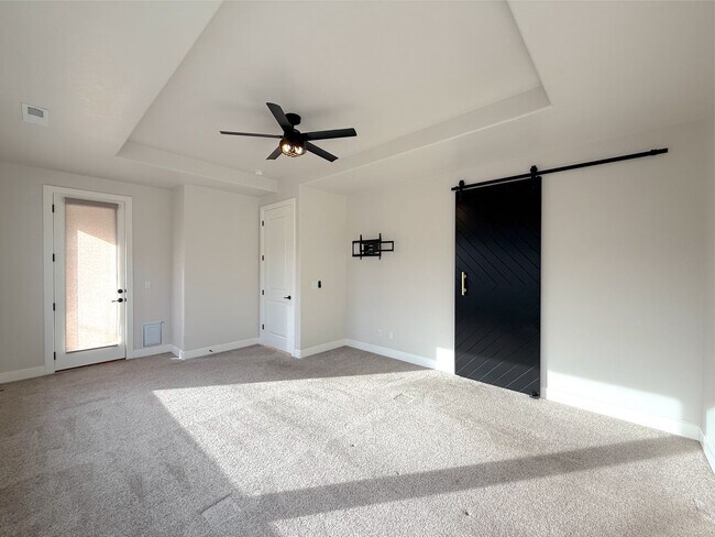 Building Photo - 60 N 60 E