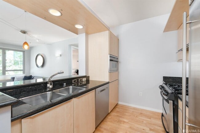 Building Photo - 219 Brannan St