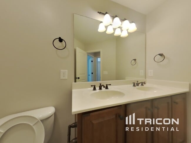 Building Photo - 3125 Hidden Creek Dr