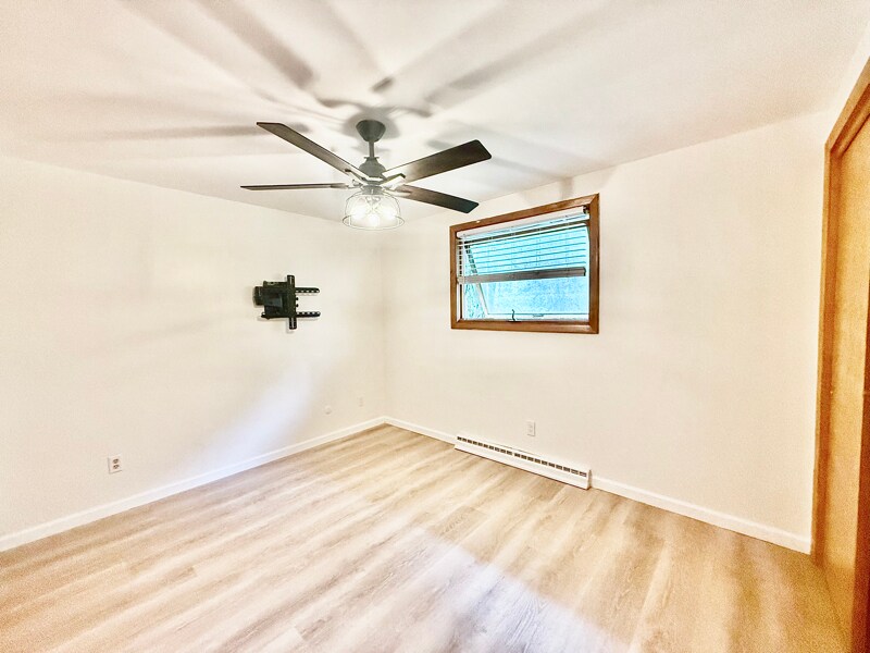 Building Photo - 1814 E Main St