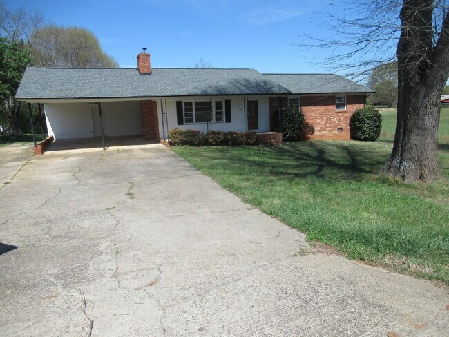 Building Photo - Charming 3-Bedroom Brick Home for Rent on the West Side of Lincolnton!