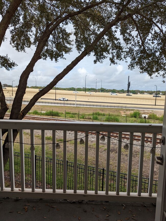 Building Photo - Available Now! 1 bedroom, 1 bath Condo in ...