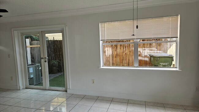 Building Photo - 177 NE 12th Ave