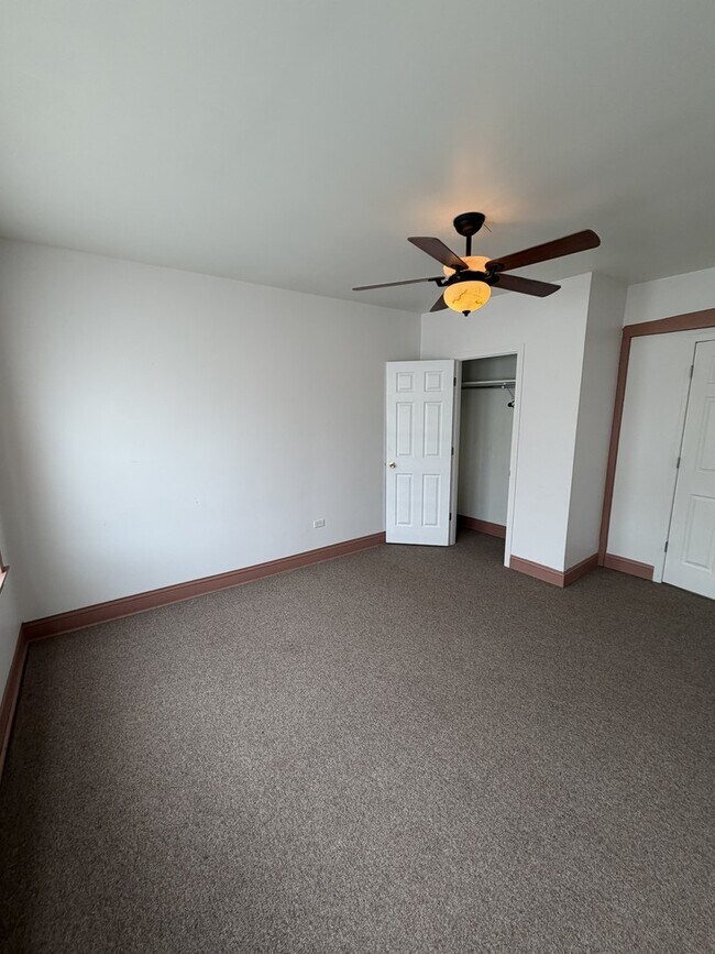 Building Photo - 7402 S Racine Ave
