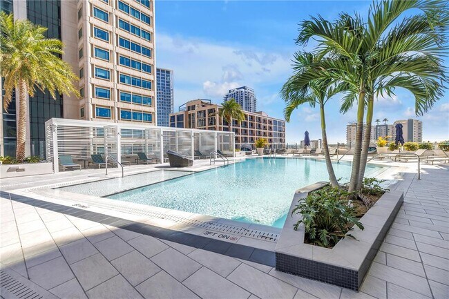 Building Photo - 275 1st Ave S