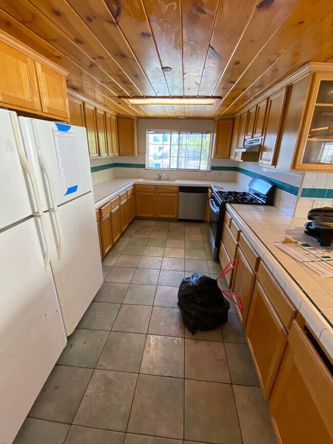 Building Photo - 6535 El Nido Ln