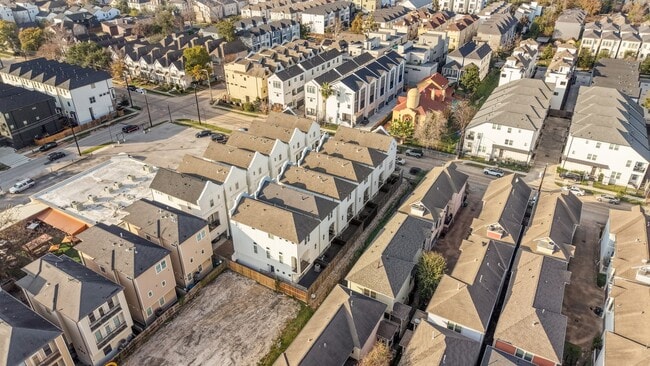 Building Photo - 1250 W 23rd St