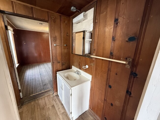 Building Photo - 323 N Stonewall Ave