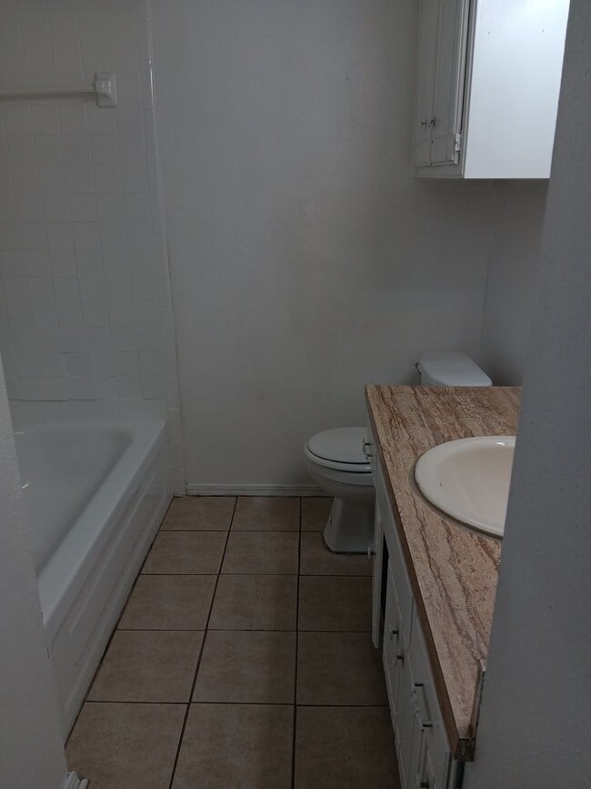 Building Photo - Spacious 5-Bedroom Home with Fresh Modern Updates in Midwest City