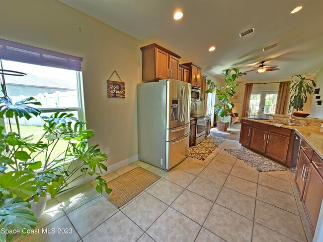 Building Photo - 1255 Sangria Cir