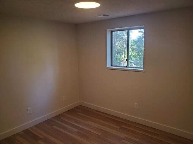 Building Photo - Beautiful 4BR/2BA South Spokane Home