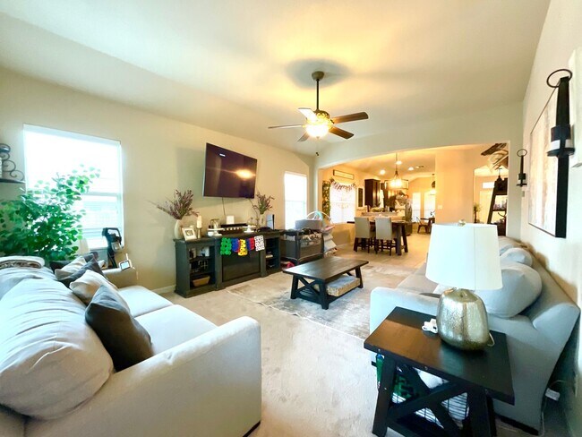 Building Photo - *COMING SOON* Modern Home with Fenced Backyard, Community Pool & Playground!
