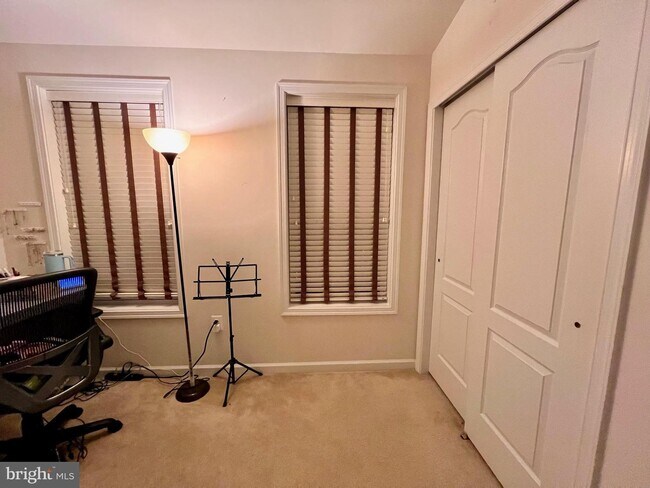 Building Photo - 42843 Edgegrove Heights Terrace