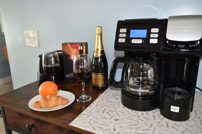 Building Photo - 4211 NE 13th Ave