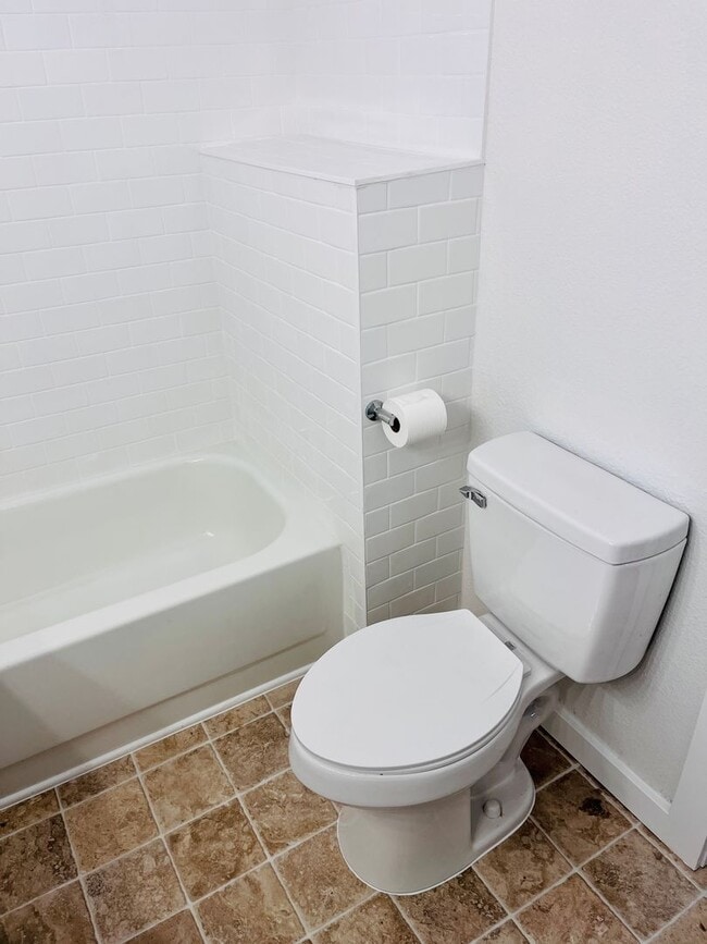 Building Photo - Large renovated 2 bedroom apartment in the heart of Stayton.  Don't miss this opportunity!