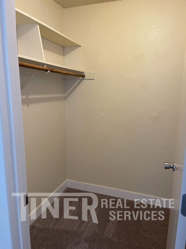 Building Photo - 7827 Zenith Dr