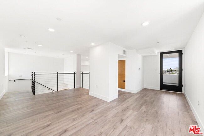 Building Photo - 11013 Hartsook St