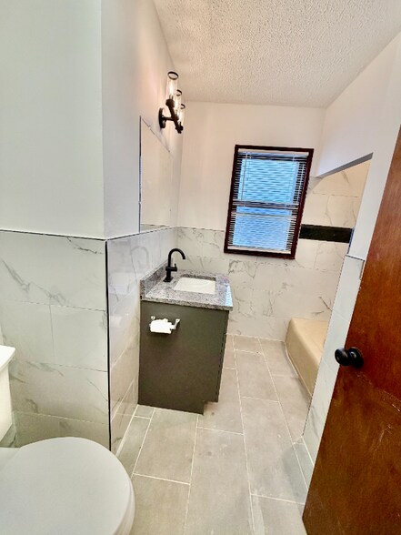 Building Photo - 3620 42nd Pl