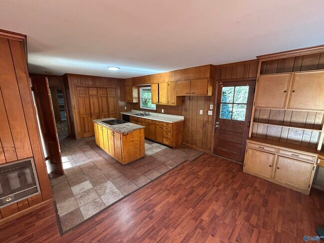 Building Photo - 4103 Lakeview Dr NW