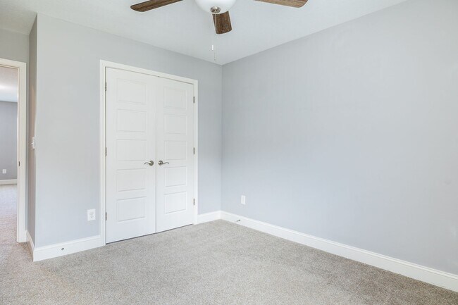 Building Photo - Maryville 37801 - 4 bedroom, 2.5 bath home...