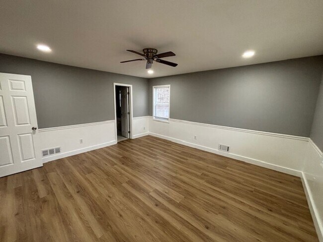 Building Photo - Updated Remodeled Large Open Split-Level Home with Full Finished Basement!