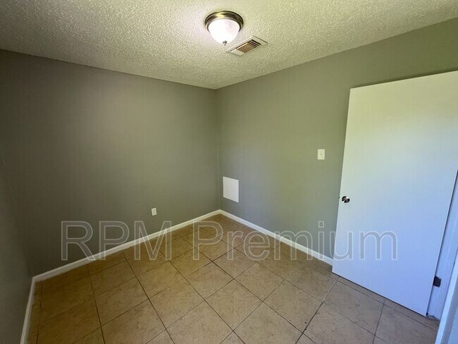 Building Photo - 5149 Baker Blvd