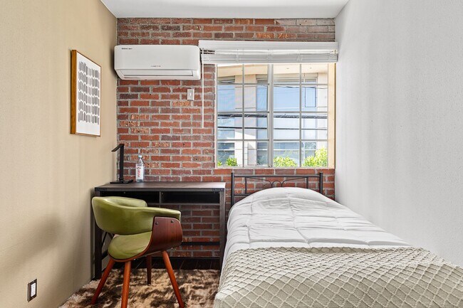 Building Photo - 10777 Ashton Ave