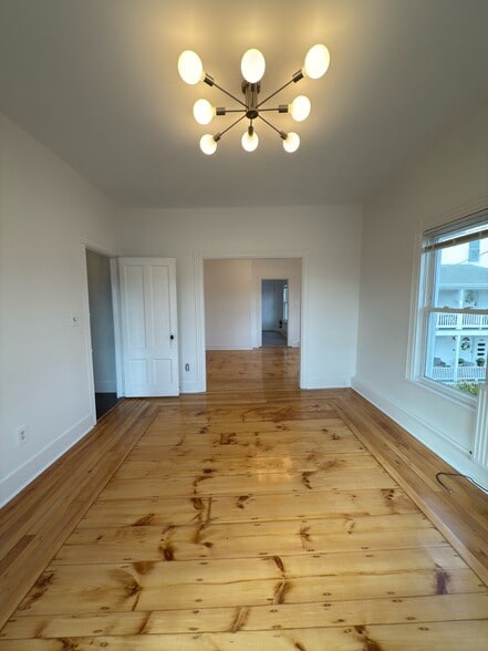 Building Photo - 1058 Forest Ave