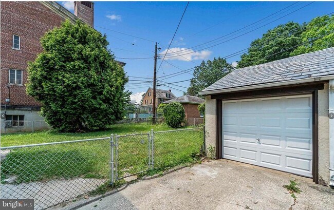 Building Photo - 3400 Dennlyn Rd