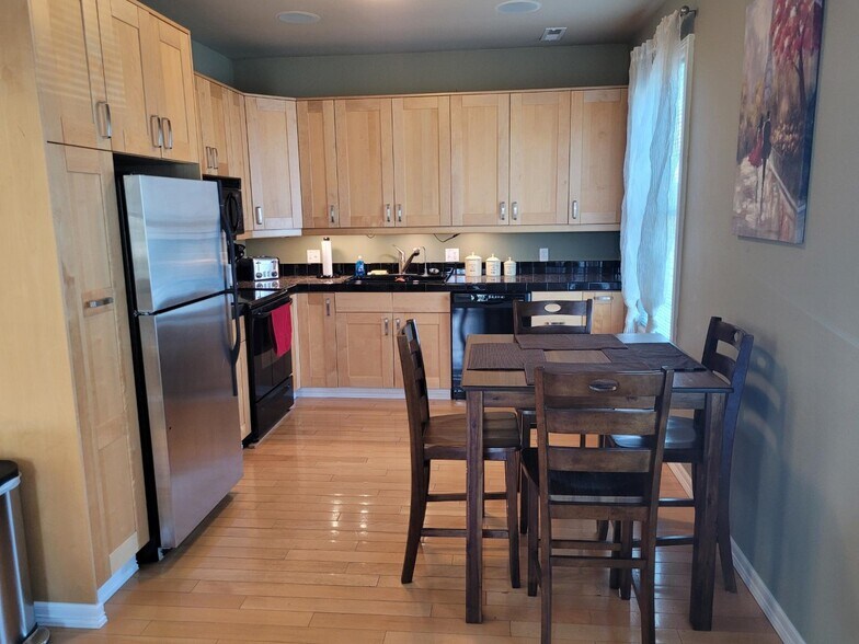 Building Photo - 1219 Burwell St