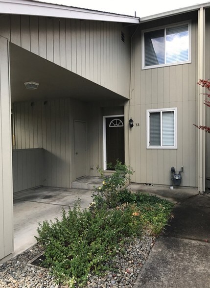 Building Photo - 310 Terry NE Ln