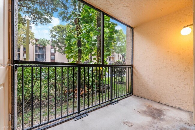 Building Photo - 14311 N Kendall Dr