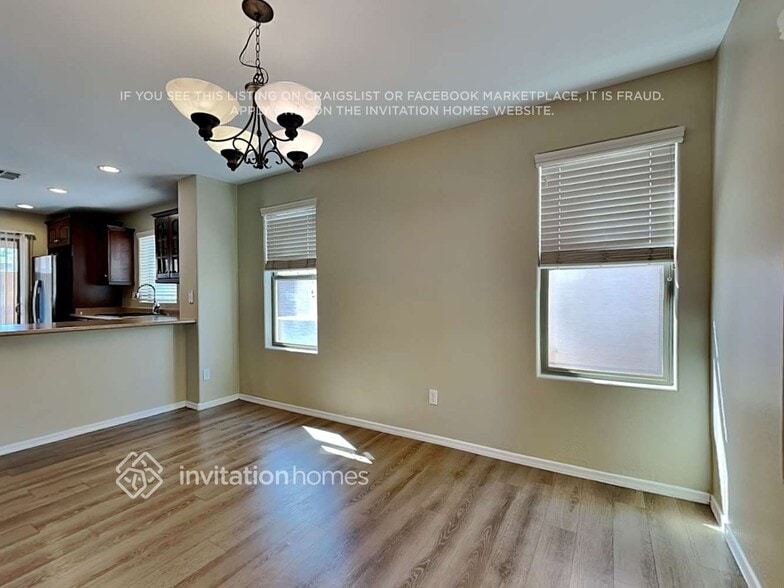 Building Photo - 2611 E Bart St