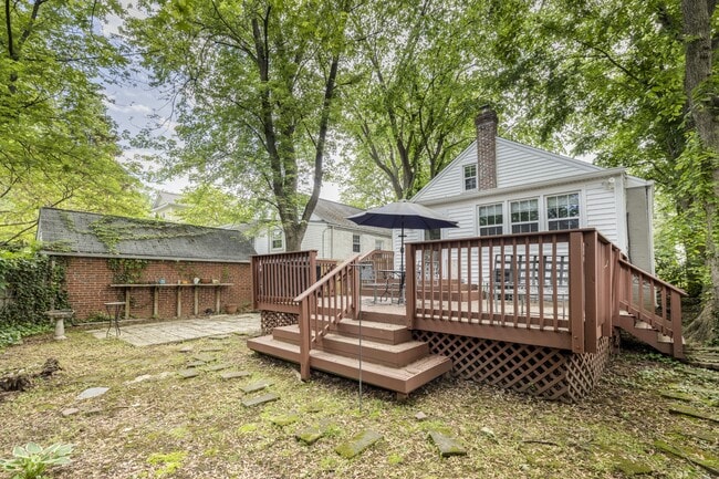 Building Photo - 4850 Crescent St